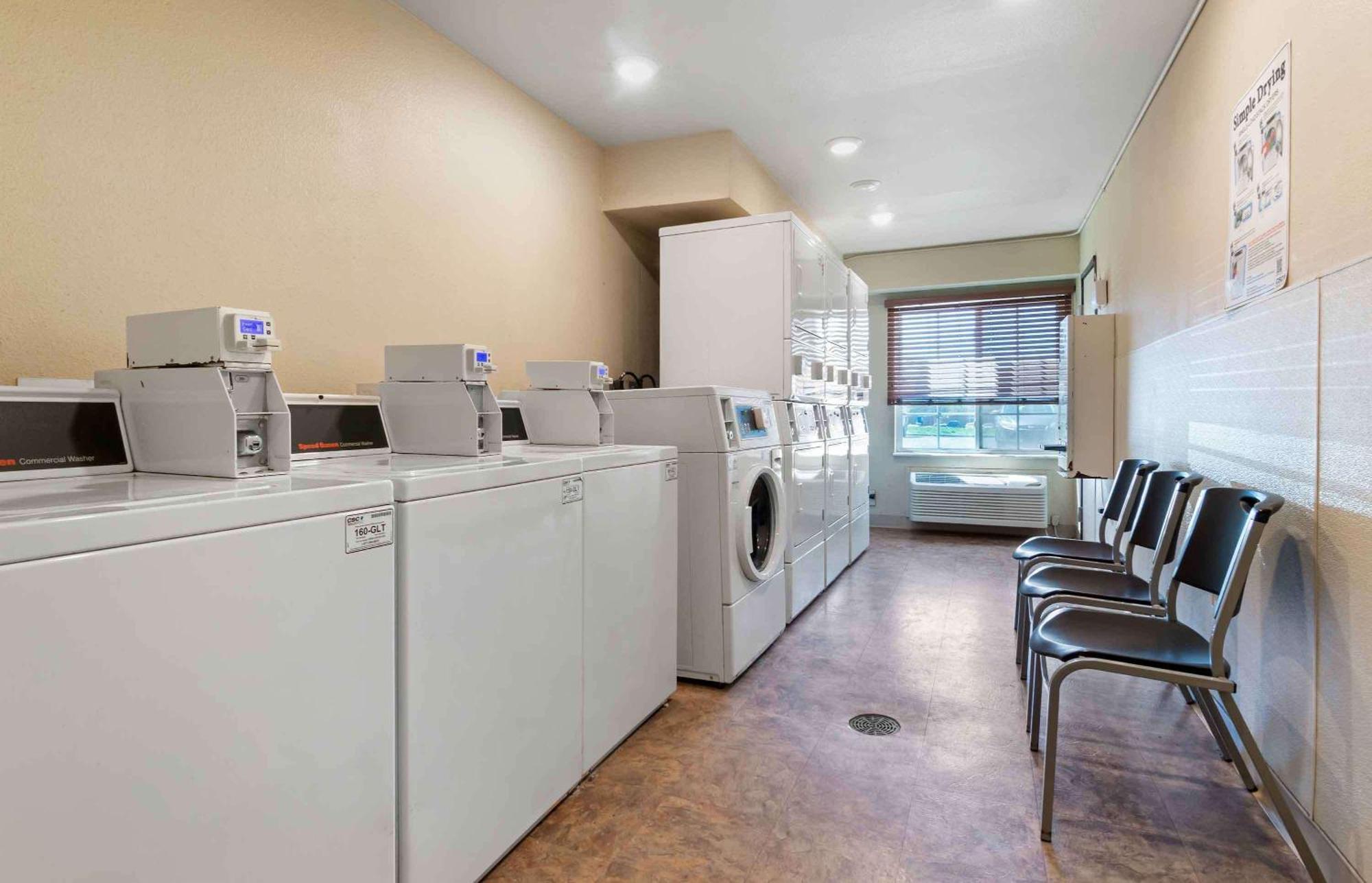 Extended Stay America Select Suites - Kansas City - South - I-49 ภายนอก รูปภาพ