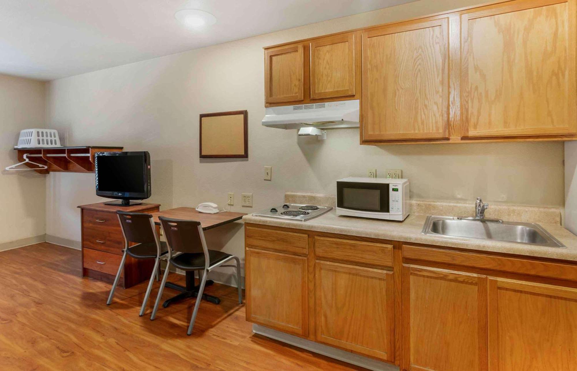 Extended Stay America Select Suites - Kansas City - South - I-49 ภายนอก รูปภาพ